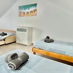 冲浪小屋旅馆 *